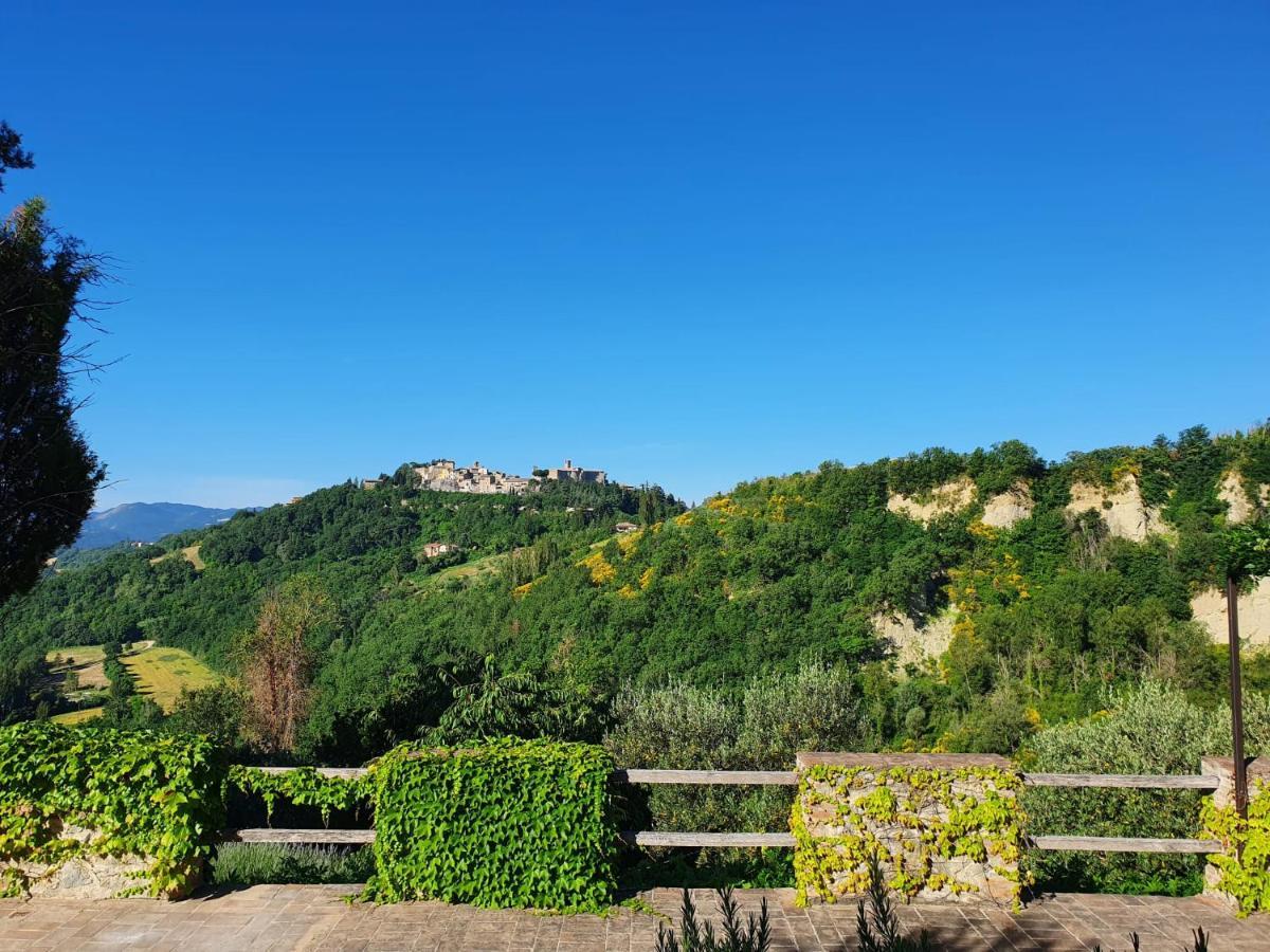 Borgo Cardaneto Bed and Breakfast Montone  Εξωτερικό φωτογραφία
