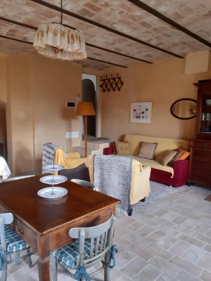 Borgo Cardaneto Bed and Breakfast Montone  Εξωτερικό φωτογραφία